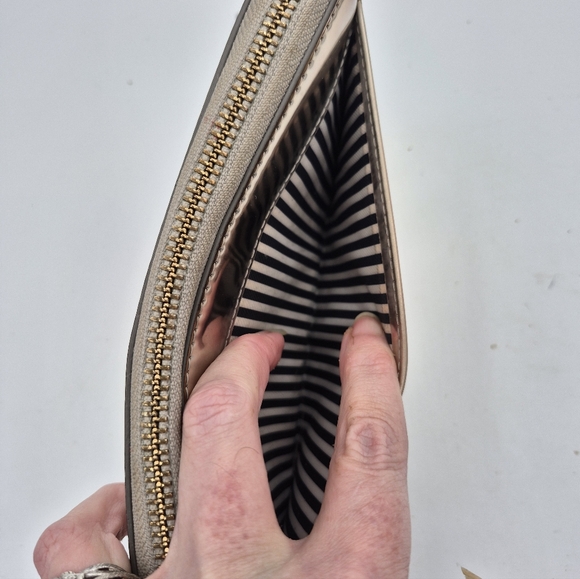 Kate Spade Ballon Happy Whimsie Mirroried Effect Lacey Silver Wallet - Picture 7 of 9